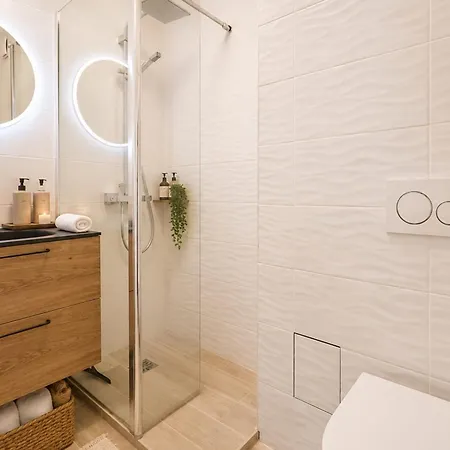 Ferienhaus Henri Camille Real Estate - Cirodde - 2bedrooms 5 Min Croisette *